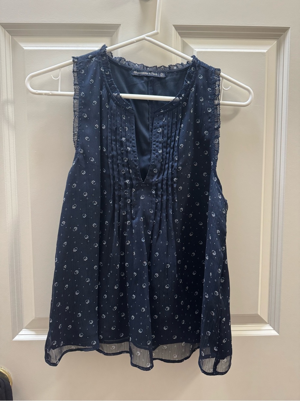 Abercrombie & Fitch Navy Sleeveless Floral Pintuck Camisole